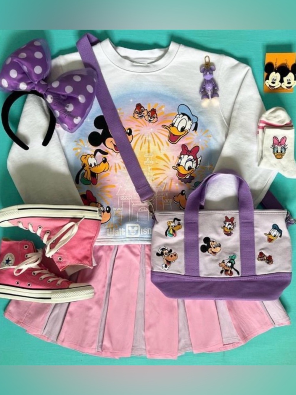 Walt Disney World Cropped Crewneck Sweatshirt Women’s Size XL Mickey & Friends